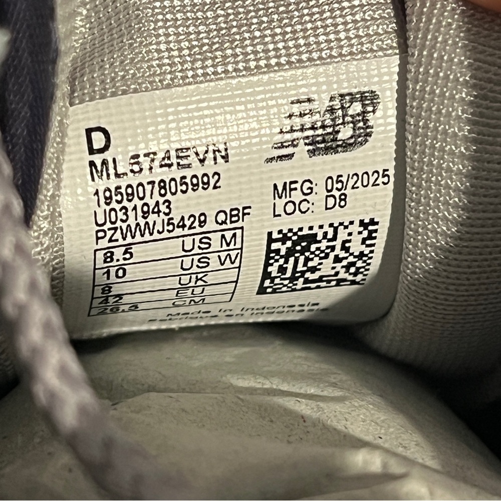 New Balance Men’s Sneakers 574 Navy Size 8.5 US - Picture 12 of 14